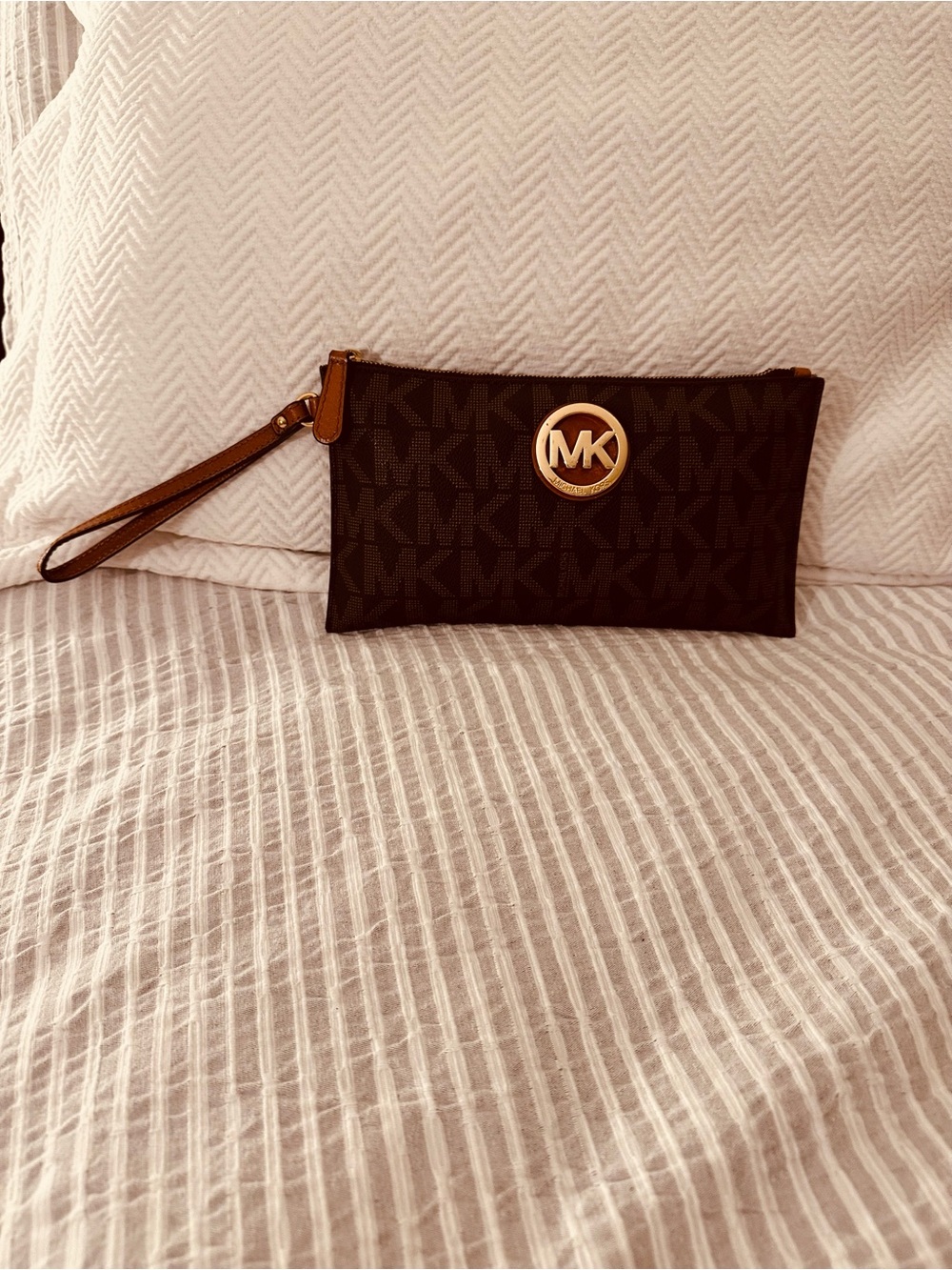 Michael Kors Brown Logo Wristlet Clutch - Picture 6 of 6